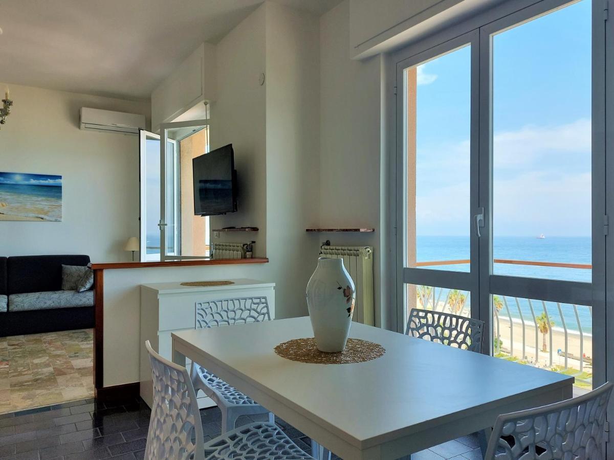 Maremare, Really On The Beach, With Private Parking Savone Extérieur photo