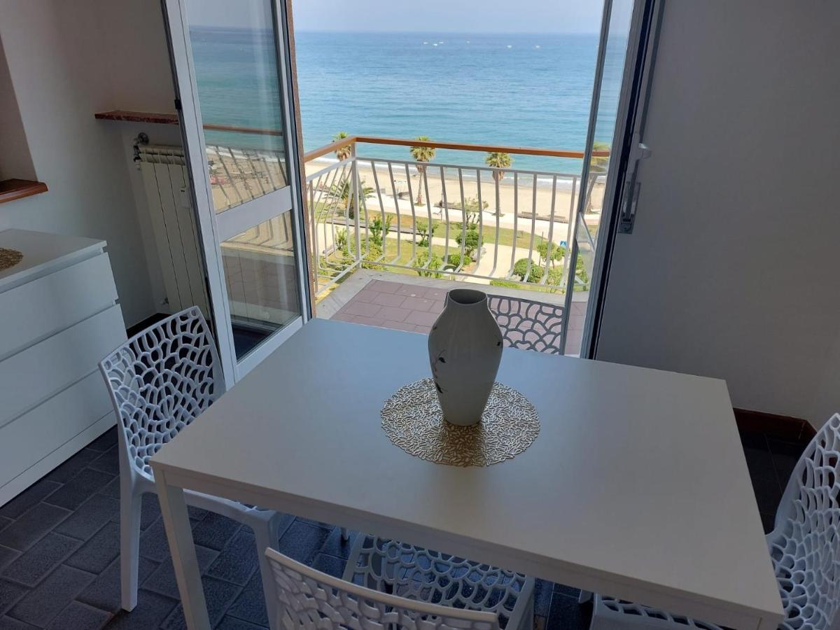 Maremare, Really On The Beach, With Private Parking Savone Extérieur photo