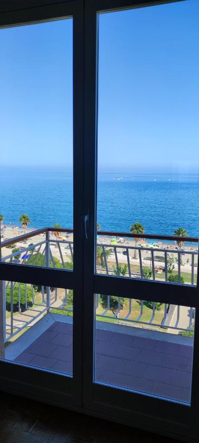 Maremare, Really On The Beach, With Private Parking Savone Extérieur photo