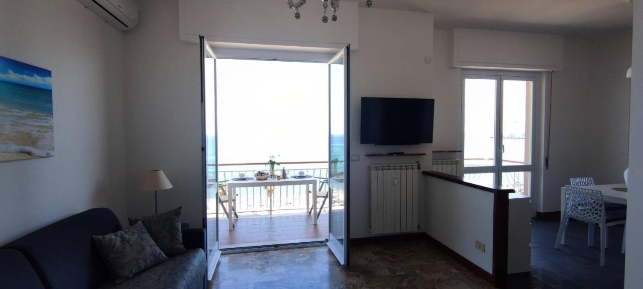 Maremare, Really On The Beach, With Private Parking Savone Extérieur photo