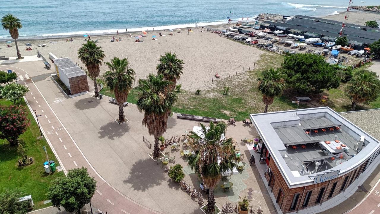 Maremare, Really On The Beach, With Private Parking Savone Extérieur photo